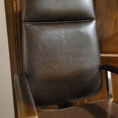 Lot 816: Vintage Mid Century Modern Office Chair 