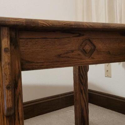 Lot 818: Vintage Unused LARRABEES Furniture Coffee Table 