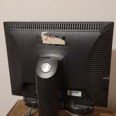 Lot 821: Vintage DELL Computer Monitor TESTED A+