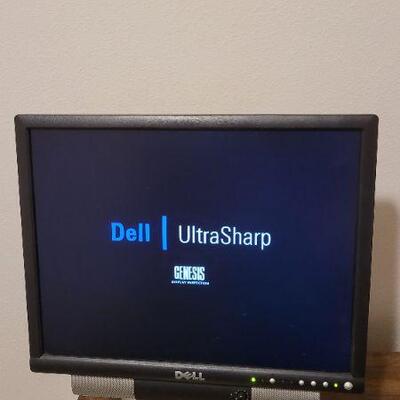 Lot 821: Vintage DELL Computer Monitor TESTED A+