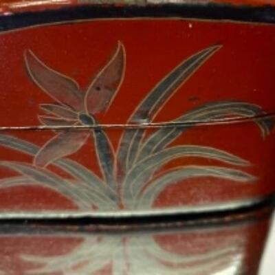 Charming Antique Chinese Porcelain Ladies Lacquer Trinket Box 