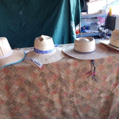 1114 4 straw hats, 