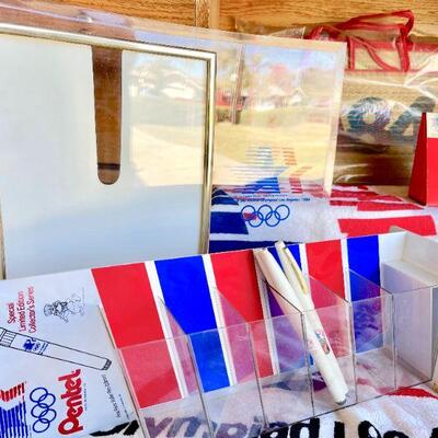 OLY 135 GROUP 2 SOUVENIRS 1984 SUMMER OLYMPICS LOS ANGELES TOWELS PEN DISPLAY BEACH MAT 