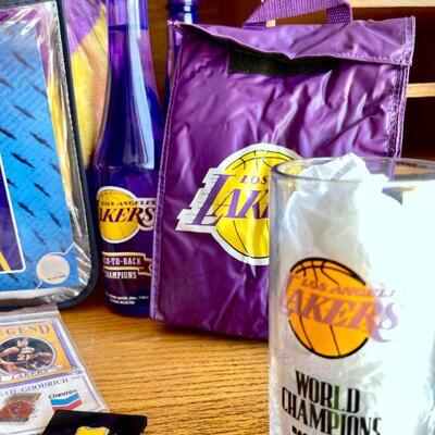 LOT 152  VINTAGE LAKER BASKETBALL COLLECTABLES PLUSH THROW LUNCH BAG MAGIC JOHNSON BOOK