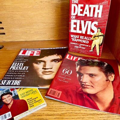 LOT 154  THE DEATH OF ELVIS & MAGAZINES w/ELVIS COVERS & ART PRINTS 