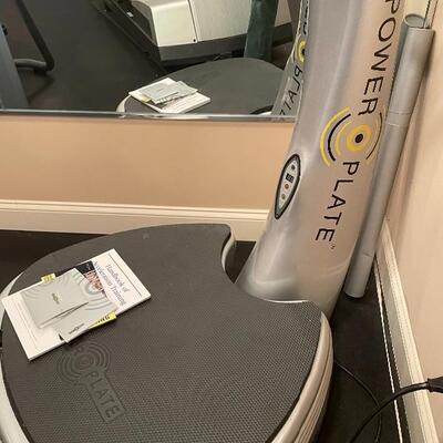 Like new Power Plate. Get an amazing workout in!!