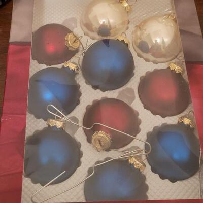 Lot 824: Christmas Ornaments lot
