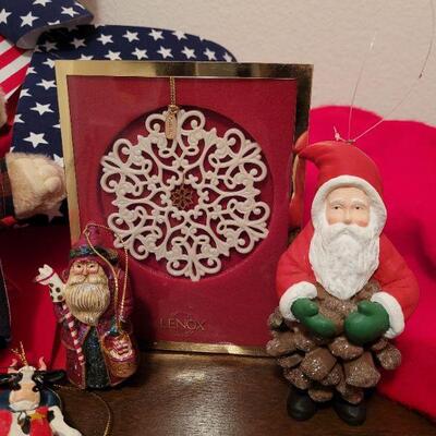 Lot 825: Holiday Bows and Ornaments 