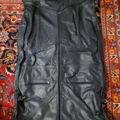 Lot 832: New Leather Garment Bag