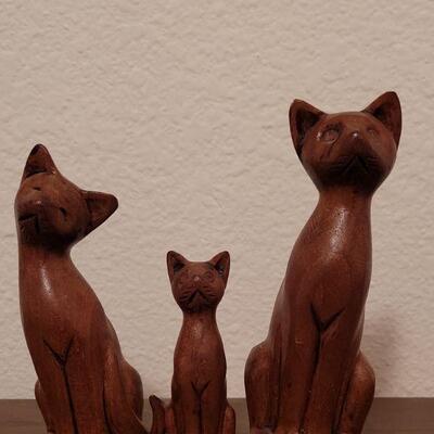 Lot 838: Mid Century Modern Wood Cat Family 