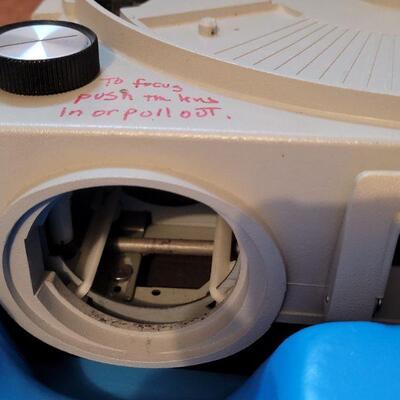 Lot 862: Kodak Slide Player with Case