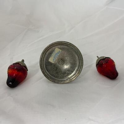 .68. VINTAGE | Hanging Strawberries | Salt and Pepper Set
