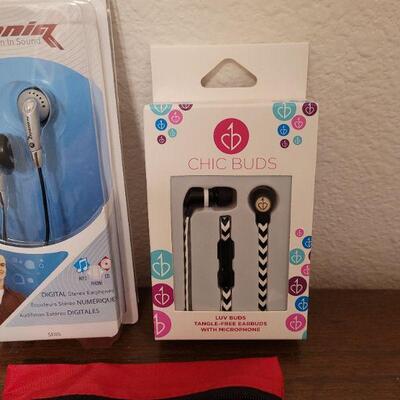 Lot 873: Earbuds lot