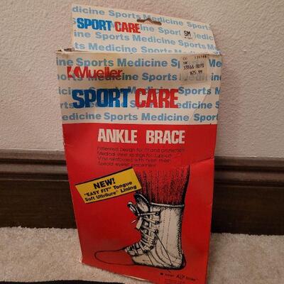 Lot 895: Ankle and Knee Braces