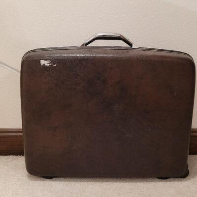 Lot 913: Vintage Brown Hard Shell Samsonite Wheeled Luggage 