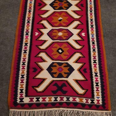 Lot 924: Rug