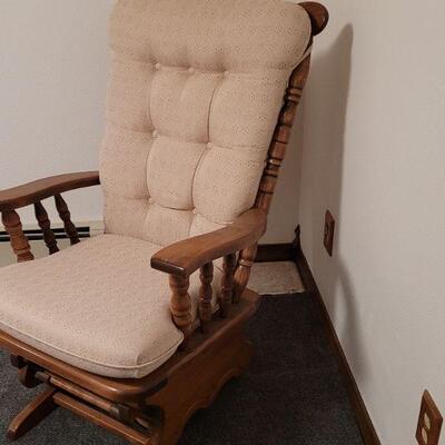 Lot 927: Glider Chair