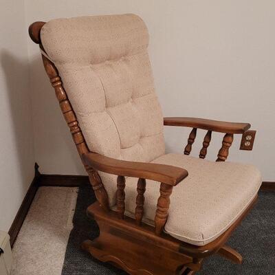 Lot 927: Glider Chair