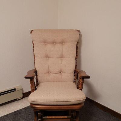 Lot 927: Glider Chair