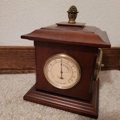 Lot 931: BOMBAY Turning Thermometer, Clock ect.