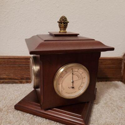 Lot 931: BOMBAY Turning Thermometer, Clock ect.