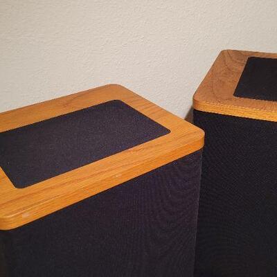 Lot 937: Pair of 3ft Tall VANDERSTEEN Model 1 Floor Speakers TESTED A+