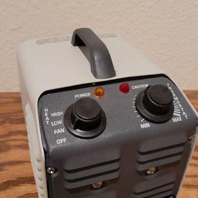Lot 939: Small Desk/Office/Garage Heater TESTED A+