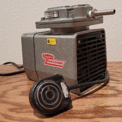 Lot 942: Vintage DAYTON Model #2Z866 SpeedAire Compressor w/ Pedal Switch TESTED A+