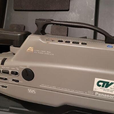 Lot 957: Vintage PANASONIC AG-188 VHS Reporter Video Recorder w/ Hard Travel Case