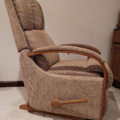 Lot 970: New with Tags LAZBOY Reclina-Rocker