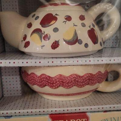 Lot 972: New TEAPOT & CUP For One 