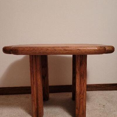 Lot 986: (2) Vintage Wood Side Tables 