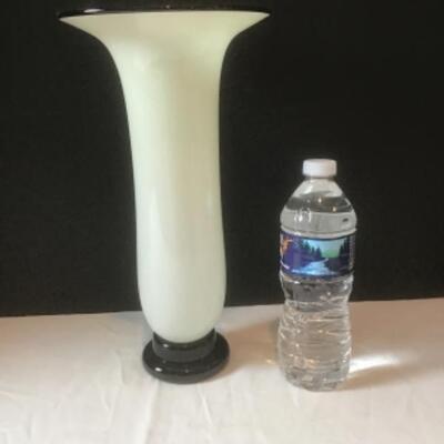 P - 1133 Artisan Signed Art Glass Vase