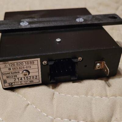 Lot 1024: Vintage New Stock MERCEDES BENZ Sound System Auto Part 