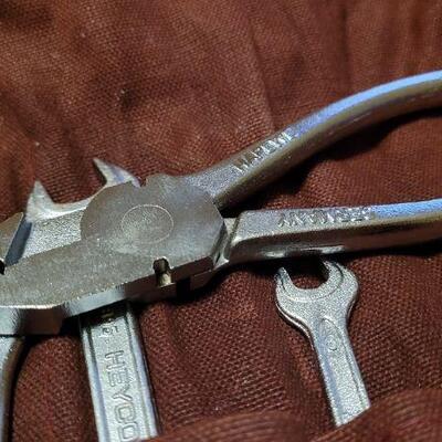 Lot 1028: Vintage MERCEDES BENZ Auto Tool Kit