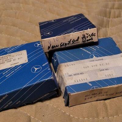 Lot 1033: Assorted NEW Stock MERCEDES BENZ Auto Parts 
