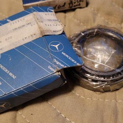 Lot 1033: Assorted NEW Stock MERCEDES BENZ Auto Parts 