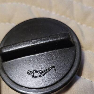 Lot 1037: Assorted Vintage MERCEDES BENZ Fluid Reservoir Caps