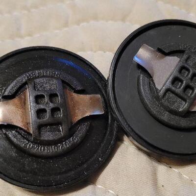 Lot 1037: Assorted Vintage MERCEDES BENZ Fluid Reservoir Caps