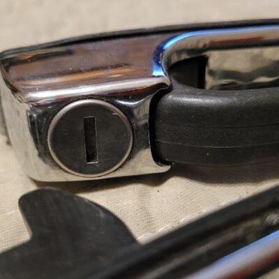 Lot 1040: Assorted Vintage MERCEDES BENZ Door and Window Handles 