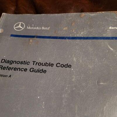 Lot 1045: Vintage MERCEDES BENZ Diagnostic Trouble Code Manual Edition A
