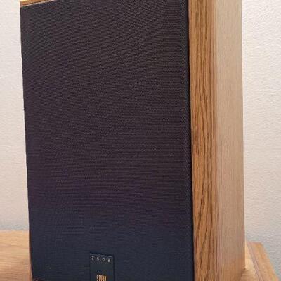 Lot 1054: Vintage JBL Speaker 2500 