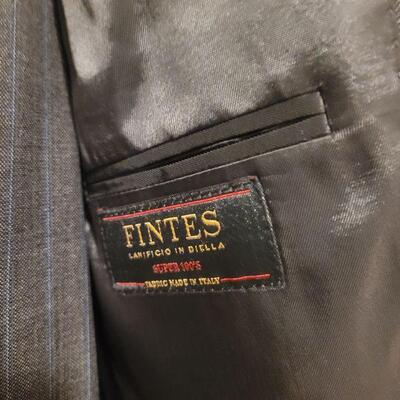 Lot 1060: Chiavari Mens Suit
