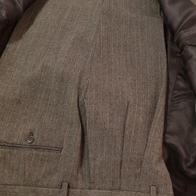 Lot 1062: Guy Laroche Men's Suit