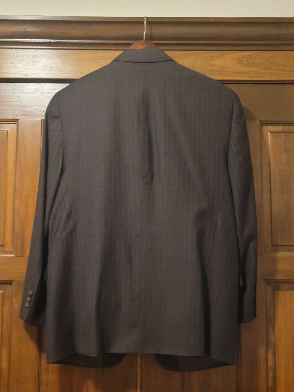 Lot 1064: Chiarelli Men's 42S Suit | EstateSales.org