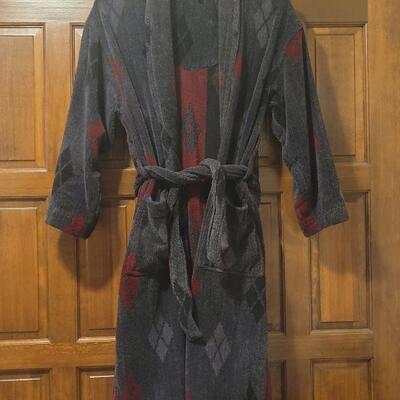 Lot 1066: Men's Plush Robe