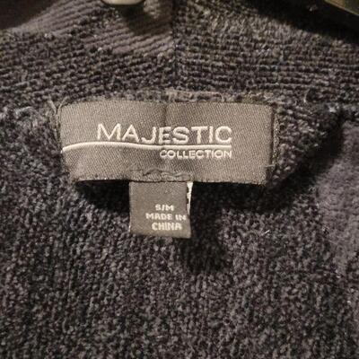 Lot 1066: Men's Plush Robe