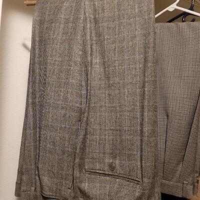 Lot 1070: (5) Men's Dress Pants 34/30
