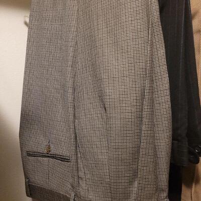 Lot 1070: (5) Men's Dress Pants 34/30