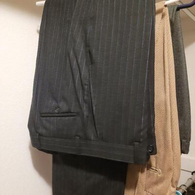 Lot 1070: (5) Men's Dress Pants 34/30